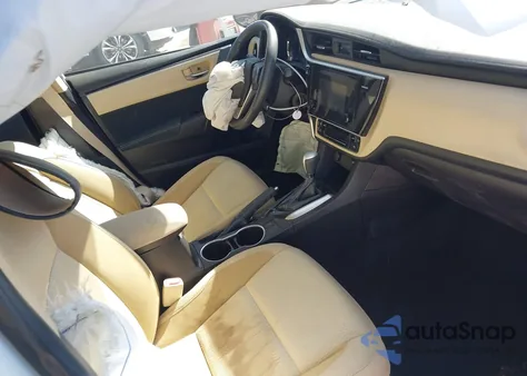 2017 Toyota Corolla Le z USA, uszkodzony, nr VIN 5YFBURHE3HP611496